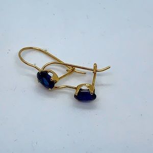10kt gold piercd dangle earrings lab crtd sapphire